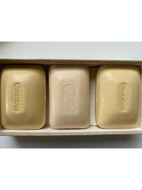 Vintage Three 5oz Bars Hewitt Omnibus Bath soap. Dayton, OH